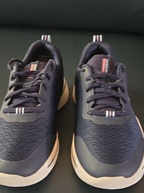 SKECHERS GOwalk Arch Fit Women's Navy Pink White Low Top Sneakers Lace Up Sz 8